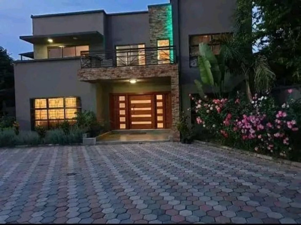 spacious-4-bedroom-double-storey-house-for-sale-in-roma-big-8