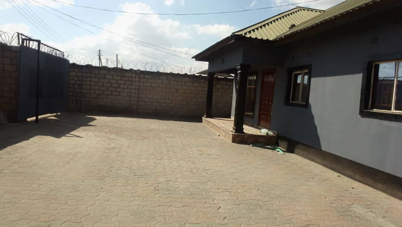 3-bedroomed-master-self-contained-home-in-makeni-with-wall-fence-and-borehole-big-1