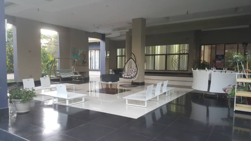 spacious-5-bedroom-house-for-rent-on-great-east-road-big-1