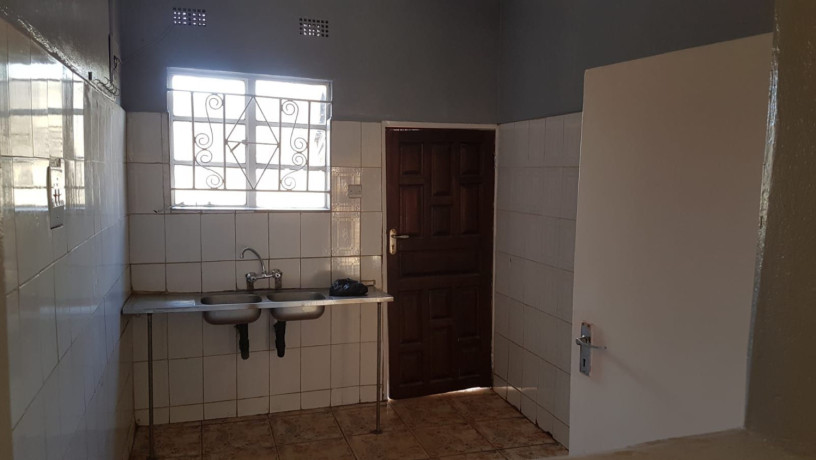 2-bed-flat-for-rent-along-alick-nkhata-road-big-8