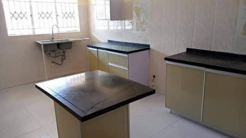 spacious-2-bedroom-flat-for-rent-in-chalala-big-3