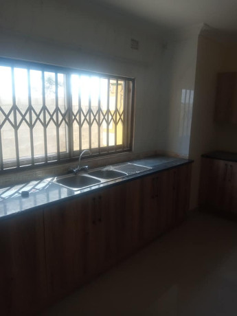 3-bedroom-flat-in-longacres-big-0