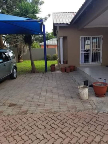 beautiful-3-bedroom-house-in-ibex-hill-big-3