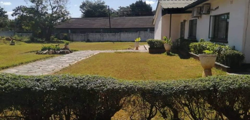 3-bedroom-house-with-2-additional-properties-in-roma-main-big-0