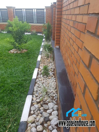 spacious-4-bedroom-house-with-garden-and-parking-big-0