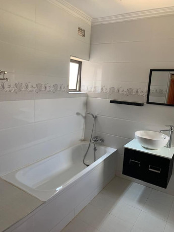 beautiful-3-bedroom-apartment-for-rent-big-5