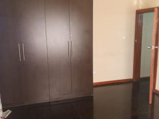 3 Bedroom Upstairs Flat for Rent in Ibex