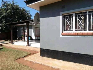 executive-modernised-msc-4-bedroomed-house-with-a-cottage-for-rent