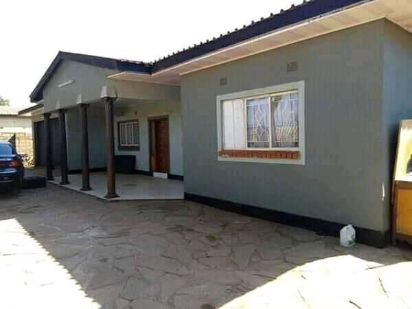 executive-modernised-msc-4-bedroomed-house-with-a-cottage-for-rent-big-3