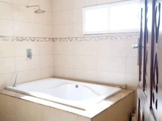 2 Bedroom Flat in Roma