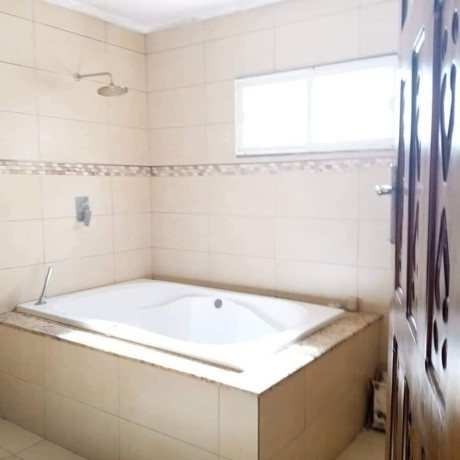 2-bedroom-flat-in-roma-big-0