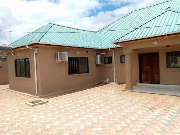 neat-and-beautiful-3-bedroom-flat-for-sale-in-libala-south-big-4