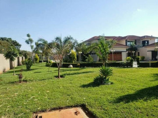 Stunning Five-Bedroom House with Swimming Pool