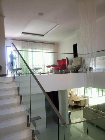 stunning-five-bedroom-house-with-swimming-pool-big-1