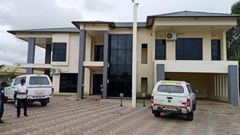 massive-5-bedroom-house-in-kamwala-south-big-3