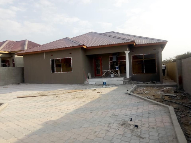 executive-3-bedroom-standalone-house-in-ibex-hill-big-4