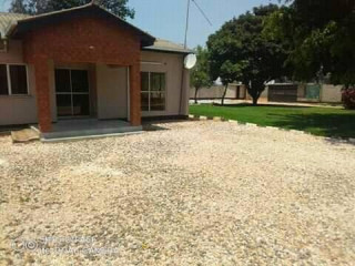 Executive 3 Bedroom Flat in Woodlands Chalala