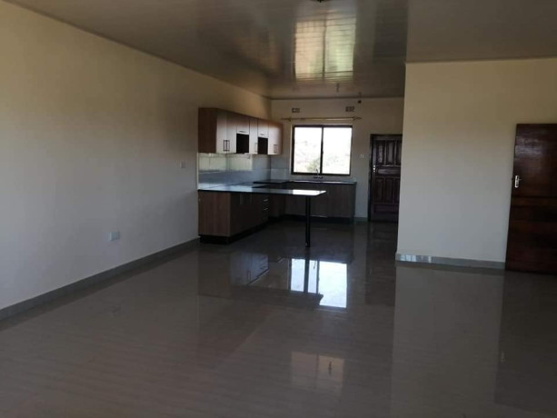 vacant-modern-upstairs-flat-for-rent-in-ibexhill-big-2