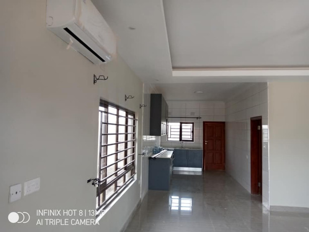 spacious-apartments-for-rent-big-5
