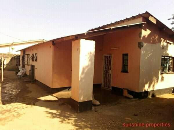 quick-sale-3-bedroom-house-in-chilenje-south-big-1