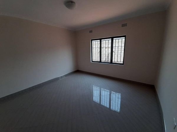 newly-built-standalone-house-with-spacious-yard-big-2