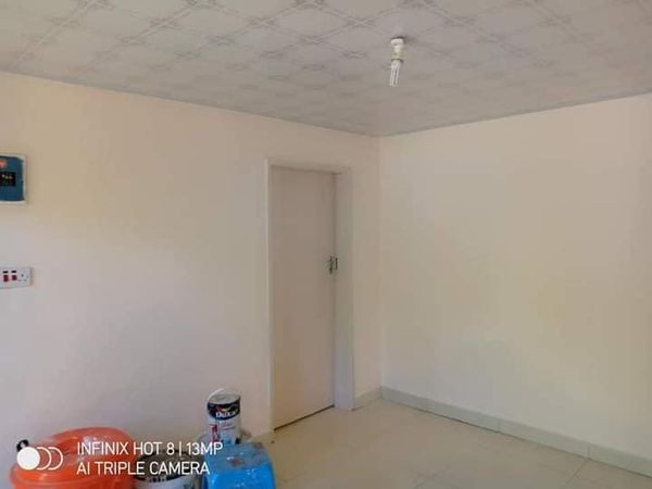 neat-1-bedroom-flat-in-woodlands-near-pick-n-pay-big-2