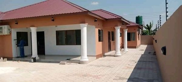 modern-4-bedroom-stand-alone-house-in-salama-park-big-6