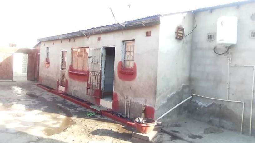 2-rooms-flats-3-bedrooms-house-in-makeni-villa-big-3