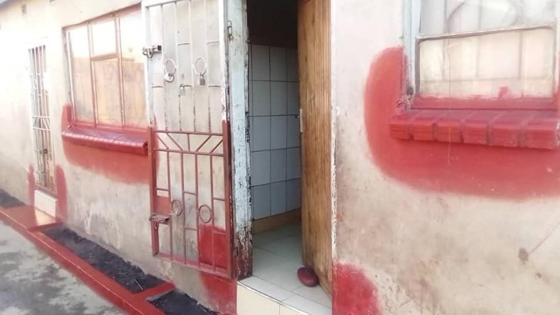 2-rooms-flats-3-bedrooms-house-in-makeni-villa-big-0