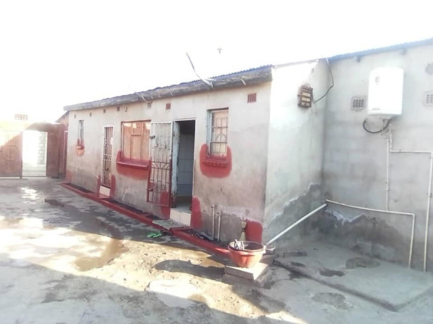 2-rooms-flats-3-bedrooms-house-in-makeni-villa-big-3