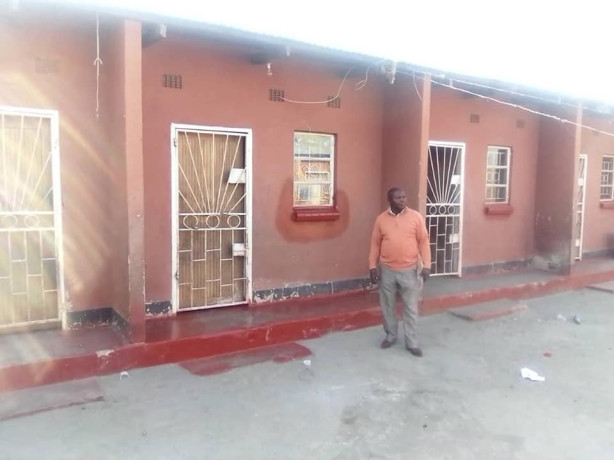 2-rooms-flats-3-bedrooms-house-in-makeni-villa-big-4