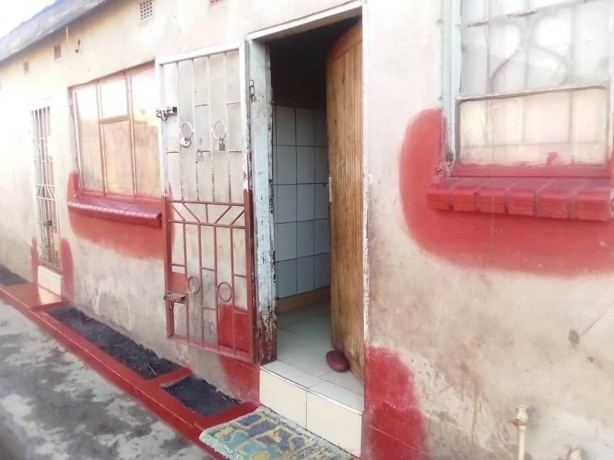 2-rooms-flats-3-bedrooms-house-in-makeni-villa-big-0