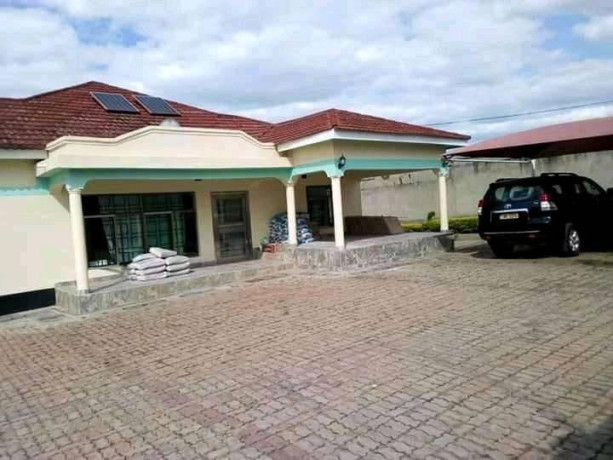 5-bedroom-house-with-office-space-and-guestrooms-big-1