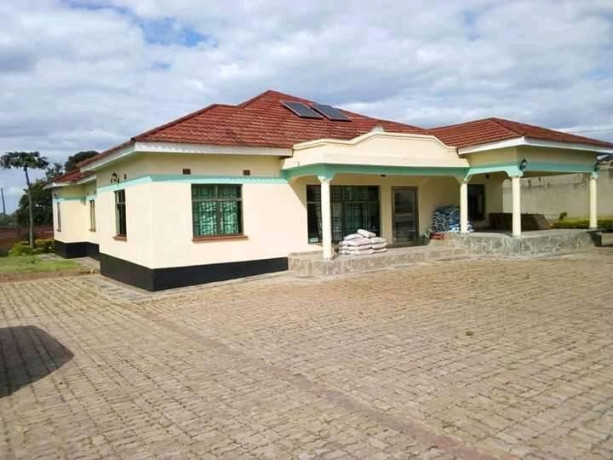 5-bedroom-house-with-office-space-and-guestrooms-big-4