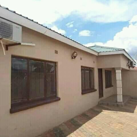 neat-and-spacious-3-bedroom-flat-in-libala-south-big-3