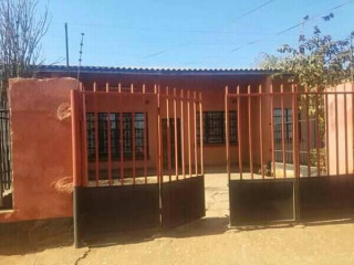 Neat 2-bedroomed Flat for Rent in Woodlands Extension, Lusaka