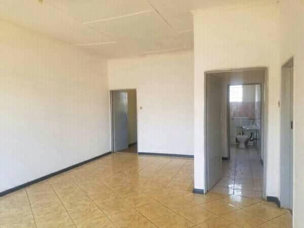 neat-2-bedroomed-flat-for-rent-in-woodlands-extension-lusaka-big-3