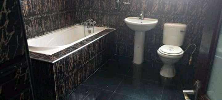 spacious-3-bedroom-flats-for-rent-big-2