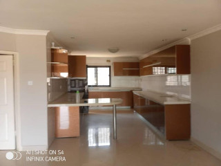 3 Bedroom Flat for Rent in Roma