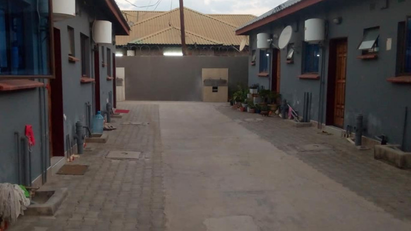 executive-1-bedroomed-flat-in-makeni-big-3