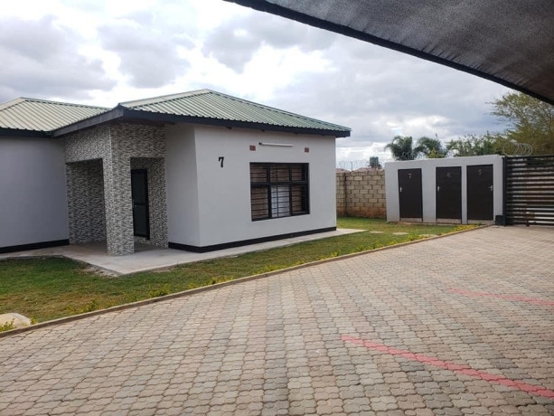 complex-of-7-houses-big-1