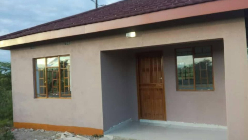 fitted-bachelor-pad-with-water-and-electricity-titled-deed-big-4