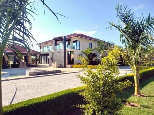 luxurious-ibex-5-bedroom-house-with-swimming-pool-and-cottage-big-9