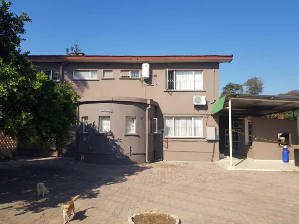 executive-5-bedroom-house-with-swimming-pool-and-cottage-big-0