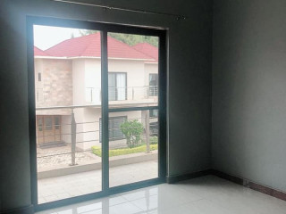 roma-3-bedroomed-flat-with-communal-pool-and-kids-play-area