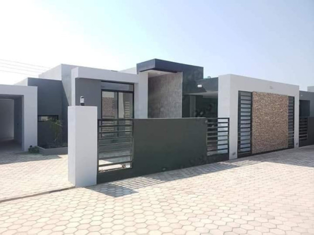 executive-three-bedroom-town-houses-with-own-yard-big-6