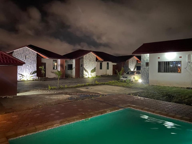 9-flats-with-swimming-pool-in-olympia-big-3