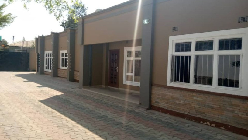 executive-2-bedroom-flat-for-rent-in-kabulonga-big-7