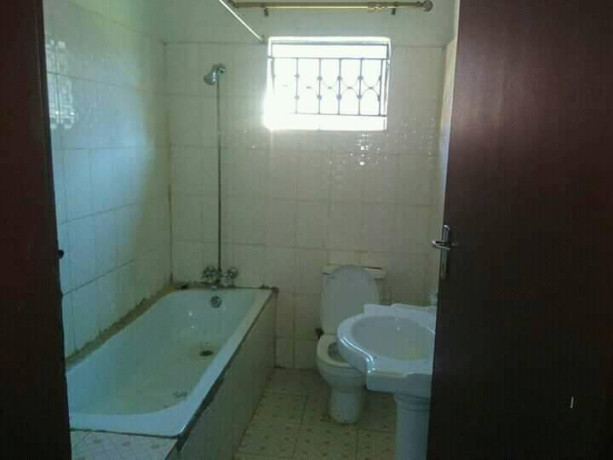 vacant-modern-executive-three-bedroomed-house-in-woodlands-extension-big-2