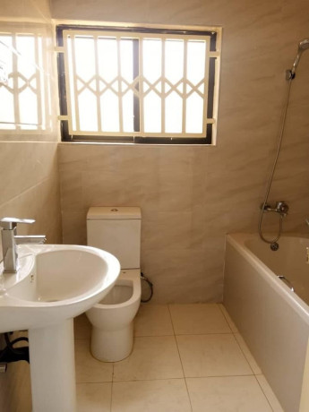 neat-and-spacious-2-bedroom-flat-in-woodlands-borderview-big-2